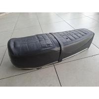 ราคา เบาะยาวใส่ Kawasaki GTO M1-M2 พื้นเหล็กมีคิ้วรอบ ของใหม่งานเก่าเก็บสภาพสวยๆหนังเบาะไม่ขาดพร้อมใส่ใช้งาน (26031712691)