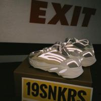 ราคา Adidas Yeey 700 "Cream" ของใหม่ (8929166185)