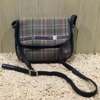 ราคา กระเป๋าสะพายแฟชั่น แบรนด์ DAKS สินค้ามือสอง (6134565147)