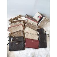 ราคา กระเป๋าคล้องมือ COACH 2 ซิป Size L (4841582850)