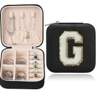 ราคา กล่องเก็บเครื่องประดับเดินทางแบบพกพาเครื่องประดับหนัง สำหรับต่างหูสร้อยคอแหวนตกแต่งป้ายปักตัวอักษรสีทอง (28813845578)