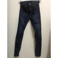 ราคา Mc lady slim fit แท้100% ราคาเต็มอยู่ที่ประมาณ 1,750 บาท สภาพใหม่ดูแลอย่างดี สีไม่ซีด เอว27 ผ้านิ่ม ใส่สบาย (1525272027)