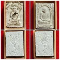 ราคา หลวงพ่อคูณ ปริสุทโธ วัดบ้านไร่ เนื้อผง รูปเหมือน ที่ระลึกสร้างอาคาร นมส. ปี 37 ของแท้ หายาก กล่องเดิม (22737722600)