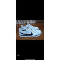 ราคา รองเท้ามือ 2 ไนกี้สีขาว (26086204480)