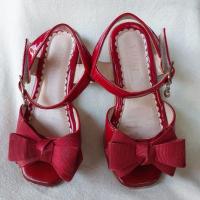 ราคา รองเท้าเด็กมือสอง รัดส้น สีแดง ส้นเตี้ย แต่งโบว์ สายรัดติดด้วยตีนตุ๊กแก Size 17ซม. (25091183161)