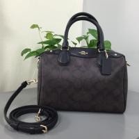ราคา พร้อมส่ง!! Coach หมอน 9" ลาย C สีน้ำตาลเข้ม มีสายสะพายยาวด้วยคะ (930855384)
