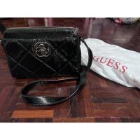 ราคา กระเป๋าสะพายGUESS พร้อมถุงให้ค่ะ แท้100%ค่ะ สีดำ ไม่มีรอยถลอกสภาพ 90%ค่ะ (23109990676)
