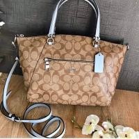 ราคา ✨New Coach✨แท้%พร้อมส่งที่ไทย พัด ขนาด 13” มีสายยาวถอดได้ (8402358827)
