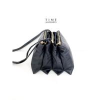 ราคา กระเป๋ามือสอง กระเป๋าหนังแท้ แบรนด์ TIME กระเป๋าครอสบอดี้ สามซิปกับสี่ช่องกระดุม อะไหล่แบรนด์สีทอง สายยาวเดิม สายปรับได้ (10274669591)