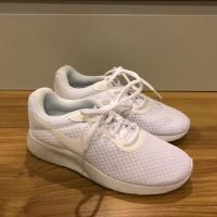 ราคา NIKE Tanjun ขาว แท้100% (97811315)