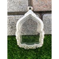 ราคา กรอบเงิน กรอบเสมา หลวงพ่อรวย กรอบเสมาทรงพันล้าน รวยพันล้าน กรอบเงินแท้ 80% ขนาด กว้าง 2.9 ซม สูง 4.1 ซม (3676241719)