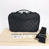 ราคา LV Monogram Eclipse Bumbag Explorer ( Super Like New! 95%) dc17 (7550464156)
