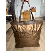 ราคา กระเป๋าทรงถุงเคลือบกันน้ำ HANAE MORI มือสอง ของแท้% สภาพดี ไม่มีตำหนิปริขาด (42902091568)