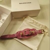 ราคา Used balenciaga ข้อมือ สีม่วงหมุดทอง ใช้น้อย size s (2283135257)