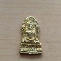 ราคา พระพุทธชินราชใบเสมาเหรียญจักรพรรดิย้อนยุครุ่น "ประทานพร" ปี 2547 เนื้อชินเงิน ผิวปรอทน้ำทอง (40762485774)