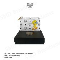 ราคา MCM กระเป๋าใส่บัตรมีซิป รุ่น MCM x Looney Tunes monogram-print card case Code: MYADSTA03WT001 (16099684570)