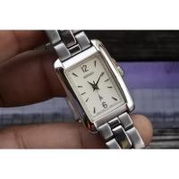 ราคา นาฬิกา Vintage มือสองญี่ปุ่น Seiko Lukia 4N21 5260 White Dial ผู้หญิง Quartz สี่เหลี่ยม Tank mm (41161382613)