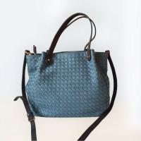ราคา Guy Laroche กระเป๋าสาน ทรงถือสีฟ้า (25106985514)