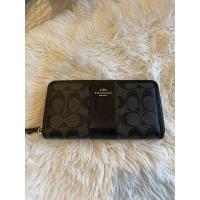 ราคา กระเป๋าสตางค์ใบยาวcoach ซิปรอบ ซีตัวใหญ่ มือสอง (16556794407)