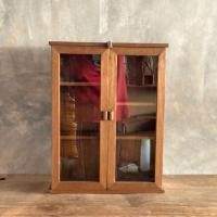 ราคา ตู้ไม้สัก ตู้ยาไม้สัก ตู้ยาสามัญประจำบ้าน งานไม้สักเก่า ขนาด ลึก 11 x ยาว 32 x สูง 42 cm ใบละ 850฿ (17612795005)