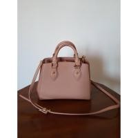ราคา กระเป๋า Lyn Est.2001 แท้ส่งต่อราคา สภาพ 90% มีสาย ราคาต่อลองกันได้ (1595895245)