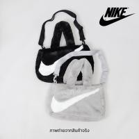 ราคา ♞,♘กระเป๋า NIKE Faux Fur Tote Bag กระเป๋า Tote Bag สุดชิคจาก NIKE ของแท้100% พร้อมส่ง frty (27817410157)