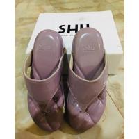 ราคา รองเท้ายี่ห้อ SHU ของแท้ (23941392108)
