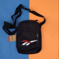 ราคา กระเป๋าสะพายข้าง Reebok ของแท้ 100% bnwt (11528799802)