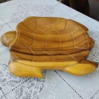 ราคา ถาดเสริฟไม้แกะสลักรูปเต่า ใส่ผลไม้ ใส่ของ ใข้เอนกประสงค์ Size L กว้าง 9 * ยาว 11 นิ้ว แกะสลักสวยงาม สีไม้คลาสสิค แข็งแรง (20788486997)