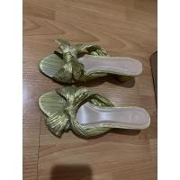 ราคา รองเท้า FOF รุ่นผ้าสีทอง เบอร์ 39(มือสอง) เท้า 37ใส่ได้ (26524715019)