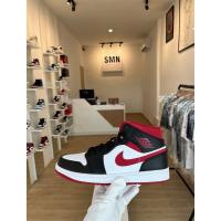 ราคา (พร้อมส่ง ของแท้ %) Nike air jordan 1 mid metallic red (11832836318)