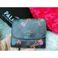 ราคา Coach​กระเป๋าสตางค์​ 3 พับลายcherry น่ารักมีช่องใส่เหรียญ​ ใส่แบงค์ยาวได้ค่ะ (1607344853)