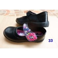 ราคา รองเท้านักเรียนมือสอง (16965895156)