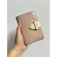 ราคา กระเป๋า LYN รุ่น JACKIE SHORT WALLET PINK-WHITE ของแท้ มือสองสภาพดี ส่งฟรี (26508665275)
