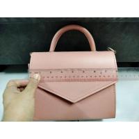 ราคา กระเป๋าแบบสะพายได้/ถือได้ ทรงสวย มือ2 สภาพดี สะอาดใหม่ค่ะ (42851643912)