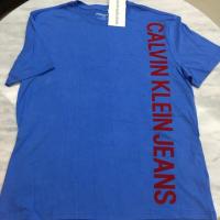 ราคา เสื้อยืด Calvin Klein Jeans สีฟ้า สกรีนตัวหนังสือสักหลาดสีแดง ป้ายห้อยช้อปอเมริกา (1637151530)