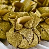 ราคา พับเหรียญโปรยทาน ริบบิ้น “ ถุงทอง ถุงเศรษฐี “ ริบบิ้นกากเพชรสีทอง (27660856307)