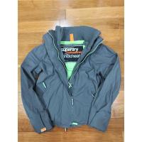 ราคา ✨Superdry Original Size S ✨เสื้อกันหนาวผู้ชาย ของแท้ 100% ✅สินค้ามือสองสภาพ 80% เก็บรักษาอย่างดี (12951798107)