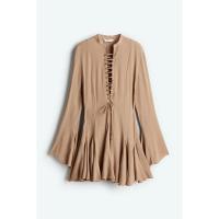 ราคา H&M(เอชแอนด์เอ็ม) เดรสทรงเอกระโปรงฟลีร์ด พร้อมรายละเอียดเชือกผูกรอบเอว ผู้หญิง 1284965_1 (43752154881)