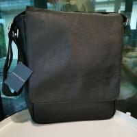 ราคา กระเป๋า​ทรงแมสเซนเจอร์​ JOHNNIE​ WALKER Premium​ gift​ แท้ (8948568285)