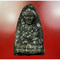 ราคา หลวงพ่อทวด รุ่นปาฏิหาริย์ พิมพ์เตารีด เนื้อว่านดำแช่น้ำว่าน ฝังข้าวสารหิน ปี49 วัดห้วยมงคล (14013318720)