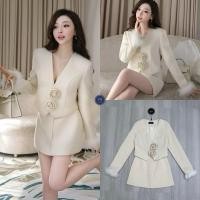 ราคา **ใส่ครั้งเดียว**Set 2 ชิ้น สีครีมเสื้อครอปแขนยาวปลายแขนแต่ฃขนฟรุ้งฟริ้งสวยๆ ดีเทลกระดุมแป๊กด้านหน้ามีเข็มกลัดดอกไม้2ดอก (29235709122)