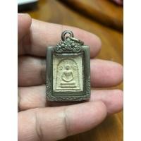 ราคา สมเด็จเหม็นหลวงพ่ออุ้น วันตาลกงปี2495 (29335153994)
