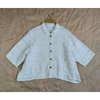 ราคา แบรนด์ KOIBITO MISAKI เสื้อคลุมผ้าฝ้ายสีขาวงานกระดุมหน้าสภาพสวยเนื้อผ้านุ่ม มีกระเป๋าข้างใส่เป็นเสื้อคลุมได้ค่ะ รอบอก 42 (28727933689)