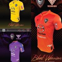 ราคา ✅ VERSUS เสื้อสโมสรฟุตบอลนครราชสีมา มาสด้า เอฟซี ฤดูกาล 2019 " เกรดนักเตะ " ของแท้ % ✅ (5633127537)
