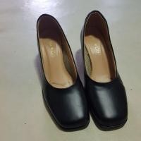 ราคา รองเท้ารับปริญญา มือสอง (926007978)
