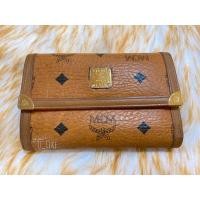 ราคา MCM กระเป๋าสตางค์สีออริ ไซค์กลาง 3 พับ แสนหายาก มือสองของแท้ (3003725447)