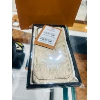 ราคา MCMของแท้มือ1ลาย Lauretosของ MCM เคสนี้ออกแบบมาสำหรับ iPhone 15 Pro Maxมีช่องใส่บัตร (44416033041)