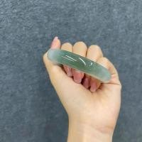 ราคา สร้อยข้อมือหยกพม่าเก่า สีเขียวใส ออกแบบมาพร้อมเม็ดลอยดอกไม้และน้ำมัน (42864453909)