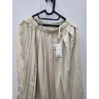 ราคา UNIQLO กระโปรงพลีท ทรงไม่สมมาตร ไซซ์ S (23535764720)